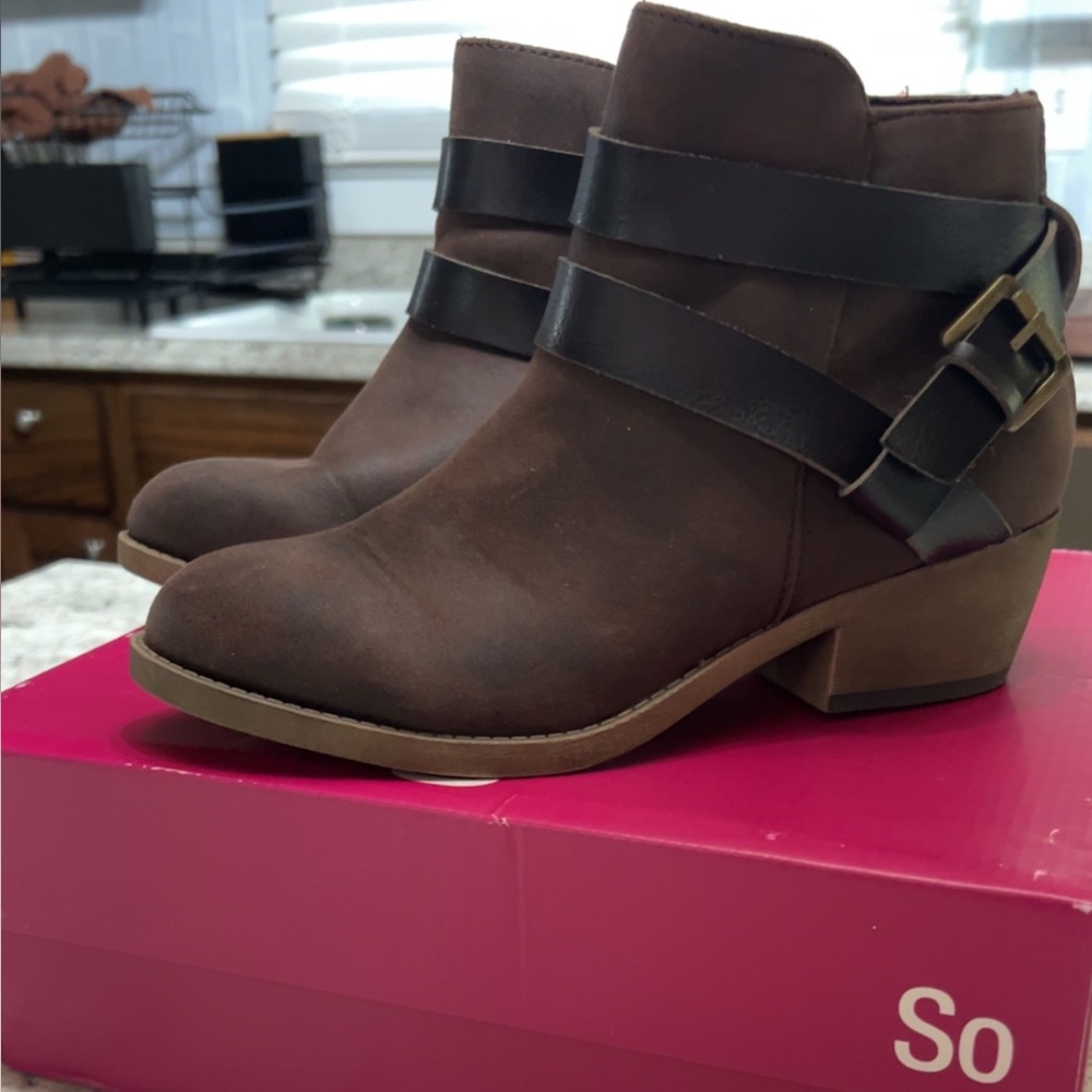 SO Women's Dark Brown Ankle Booties Size 7.5